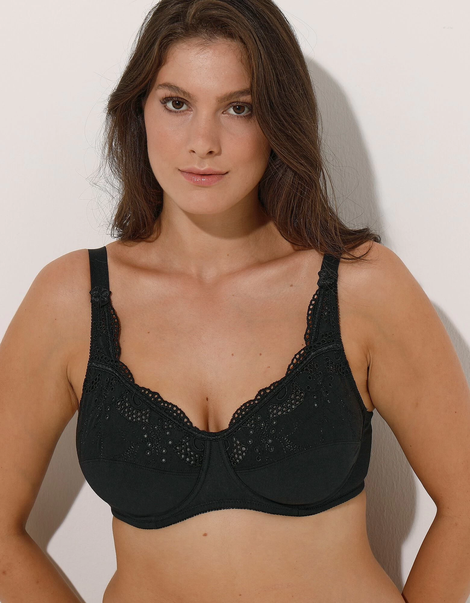 Soutien-gorge Minimiseur En Coton Brodé Ajouré Olbia - Avec Armatures 3 Soutien-gorge Minimiseur En Coton Brodé Ajouré Olbia - Avec Armatures