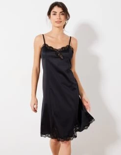 Fond De Robe En Satin Antistatique