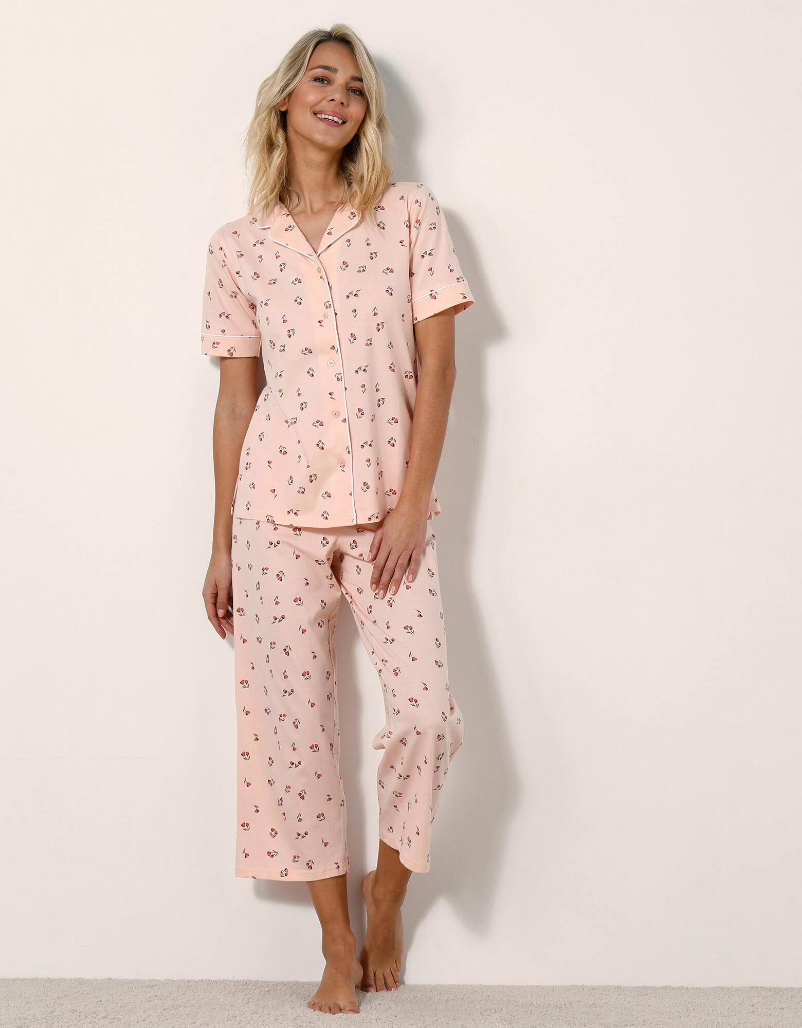 Pyjama Pantalon Court Imprimé « Tulipes » - Col Tailleur 4 Pyjama Pantalon Court Imprimé « Tulipes » - Col Tailleur – Image 2