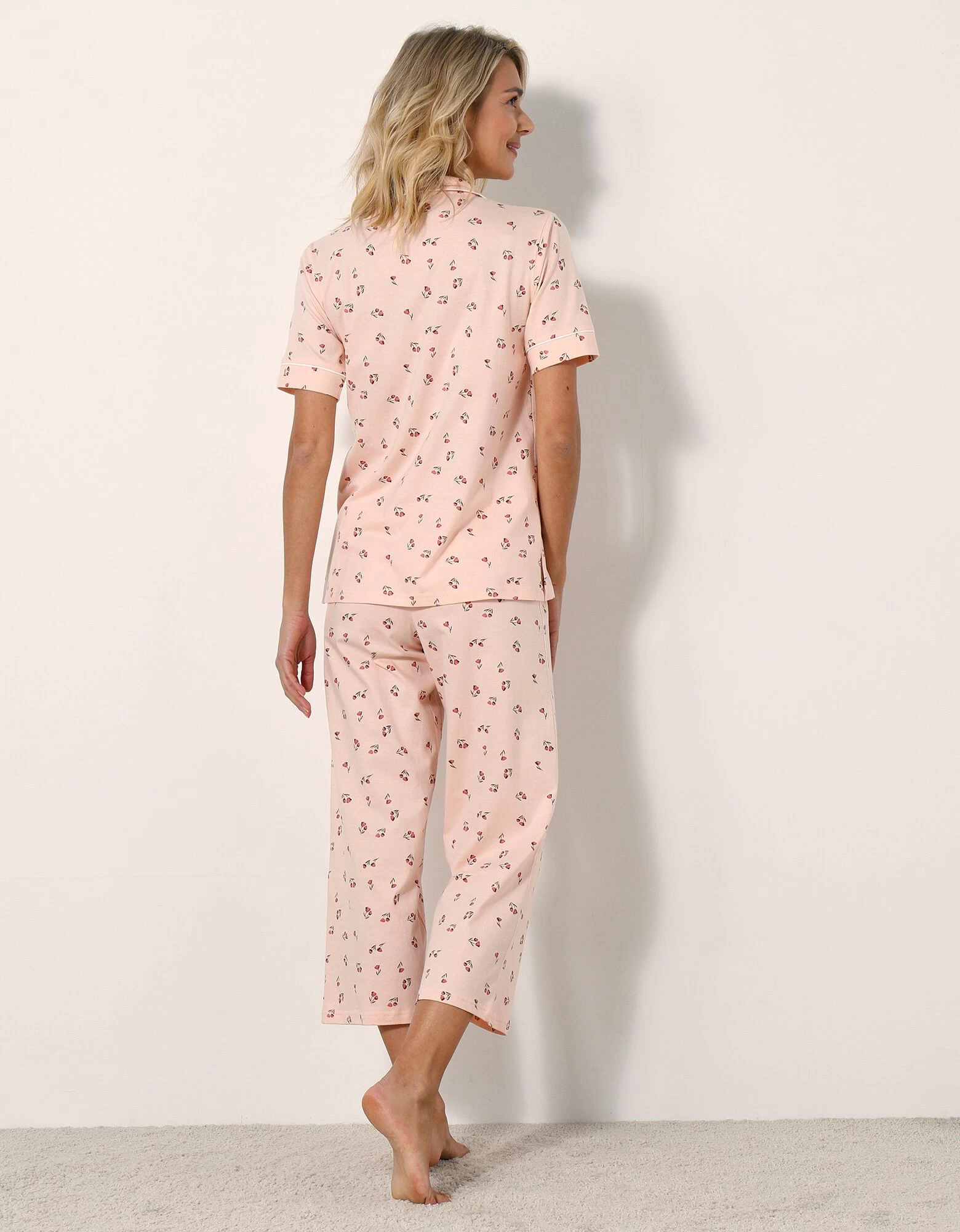 Pyjama Pantalon Court Imprimé « Tulipes » - Col Tailleur 5 Pyjama Pantalon Court Imprimé « Tulipes » - Col Tailleur – Image 3