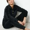 Pyjama Velours Stretch Manches Longues Col Boutonné 2 Pyjama Velours Stretch Manches Longues Col Boutonné -Boutique De Lingerie De Mode 703933 C01 zoomx