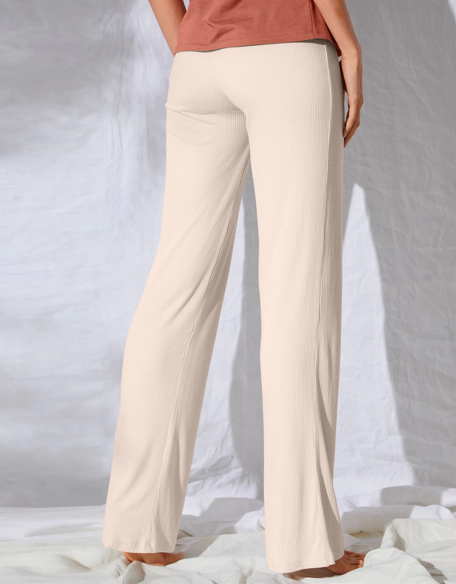 Pantalon Large Maille Côtelée Taille élastiquée 4 Pantalon Large Maille Côtelée Taille élastiquée – Image 2