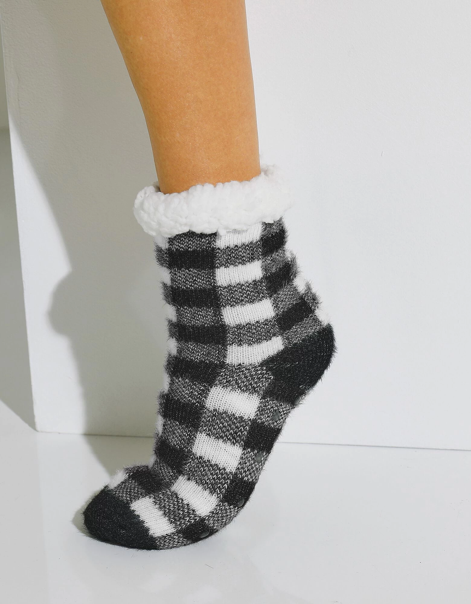 Chaussons-chaussettes Fourrés Antidérapants - Carreaux 3 Chaussons-chaussettes Fourrés Antidérapants - Carreaux