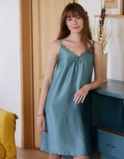 Nuisette Courte En Satin Uni